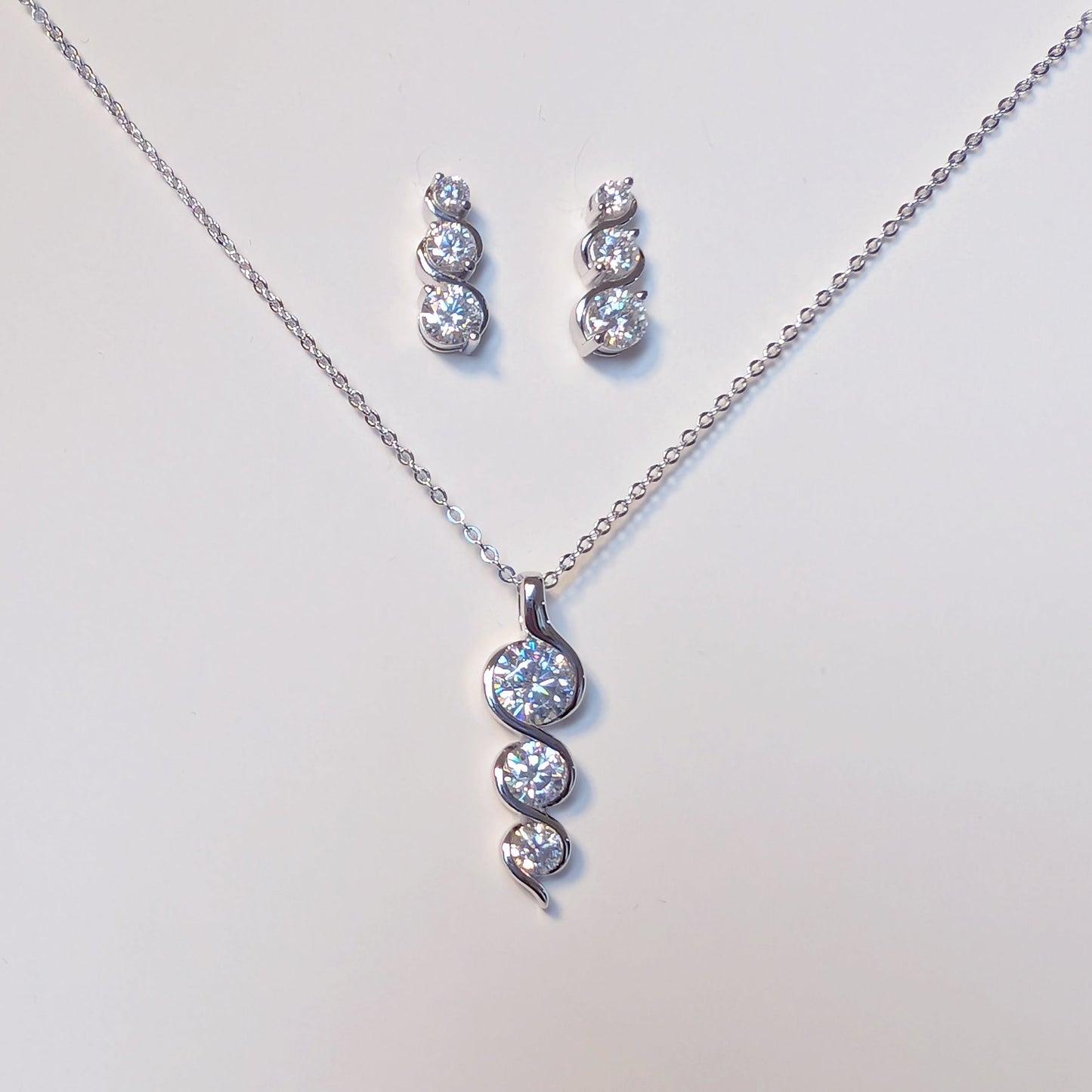 EternaTwist Moissanite Infinity Studs