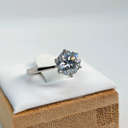 Timeless Elegance 2CT Moissanite Solitaire Ring