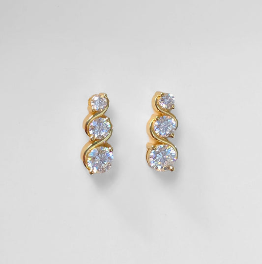EternaTwist Moissanite Infinity Studs