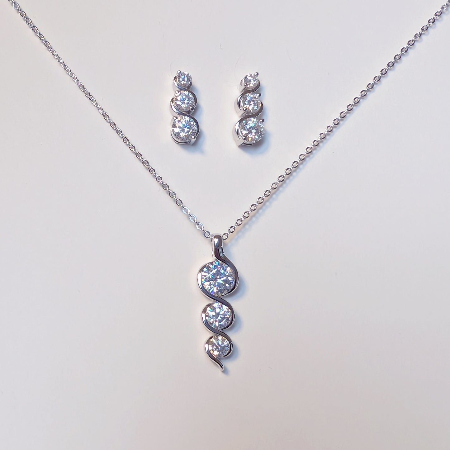 EternaTwist Moissanite Infinity Pendant